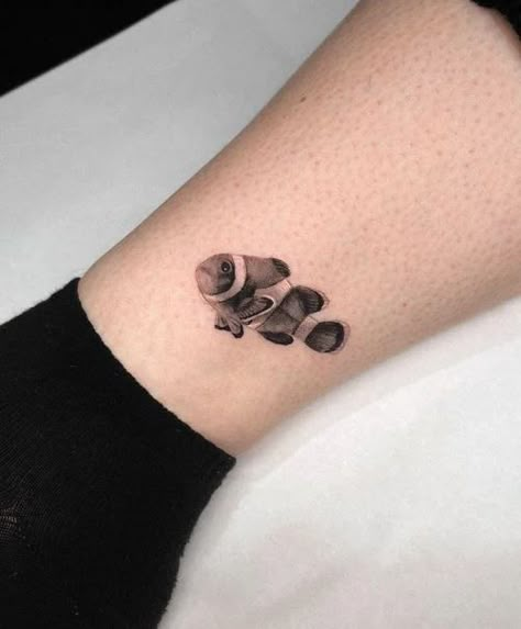 Clownfish Tattoo, Sea Tattoo Sleeve, Back Of Leg Tattoos, Dove Tattoos, Small Girly Tattoos, Food Tattoos, Dinosaur Tattoos, Jellyfish Tattoo, Ocean Tattoos