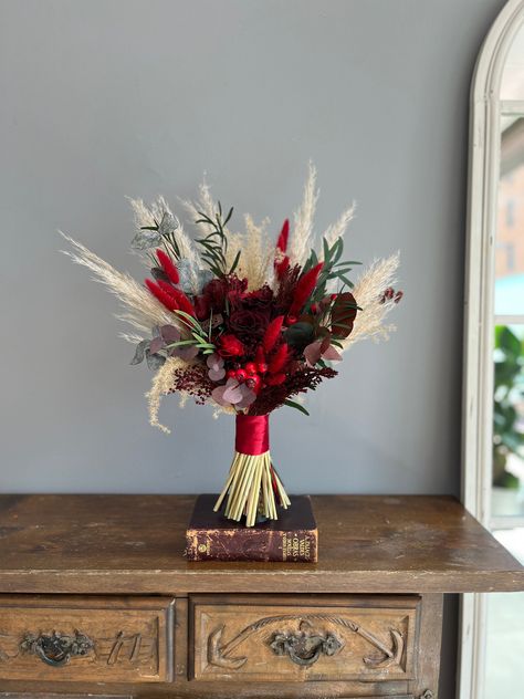 Dried Christmas Bouquet, Christmas Dried Flower Arrangements, Diy Dried Flower Arrangement, Christmas Bouquets, Autumn Bouquets, Elemento Terra, Bouquet Vase, Christmas Bouquet, Scottish Wedding