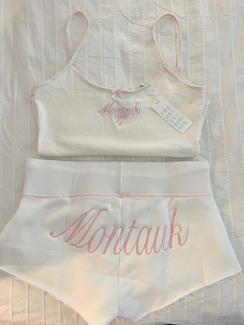 Summer East Coast, Malibu Princess, Summer Beach Girl, Summer Outfit Beach, East Coast Summer, Pretty Swimsuits, White Summer Outfits, 2000s Coquette, Hamptons Summer