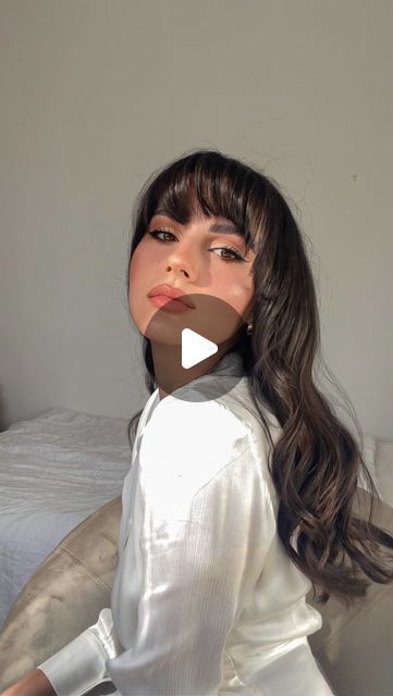 Paola Cossentino on Instagram: "As promised, here is a little tutorial of how I style my fringe + vintage glossy waves. 

Products used: 
@remington.official AC5999 Pro-Air dryer
@schwarzkopf heat protector spray
@t3micro curling iron
@gisou hair oil 🍯" Gisou Hair Oil, Gisou Hair, Heat Protector, Air Dryer, Us Fashion, Fashion Shorts, Curling Iron, Art Pages, Hair Oil