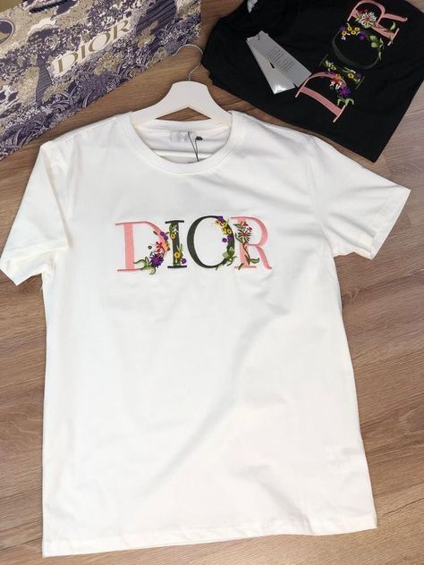 Dior Tshirt, Dior Clothes, Dior T Shirt, Shirt Makeover, Mens Outdoor Jackets, Cute Nike Outfits, Fitness Wear Outfits, Mens Designer Shirts, Mens Tee Shirts