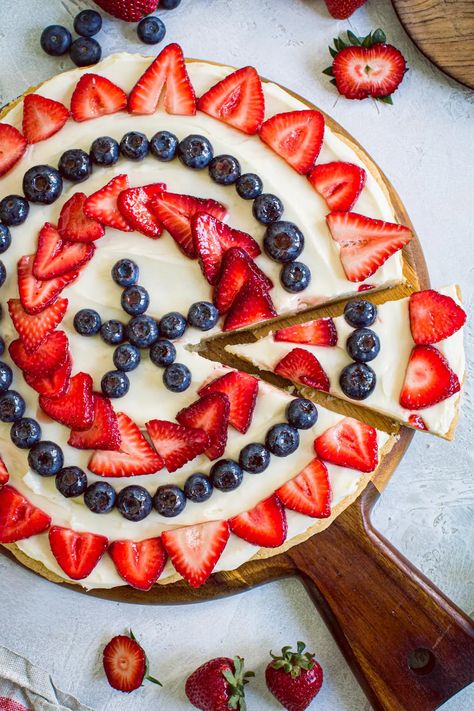 Fruit Pizza Fourth Of July, Fourth Of July Fruit, Fruit Pizza Crust, Patriotic Recipes, Shortbread Cookie Crust, Strawberries And Blueberries, Delicious Deserts, Pizza Crust Recipe, Shortbread Cookie