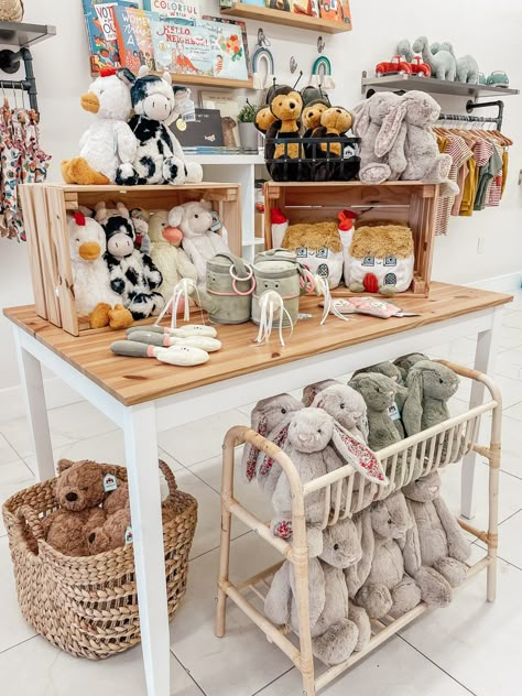 Kid Boutique Ideas, Baby Boutique Display Store Interiors, Toy Boutique, Cute Shop Ideas, Jellycat Display, Kids Shop Design, Baby Boutique Ideas, Boutique Decor Ideas Retail Store Design, Children Boutique Display