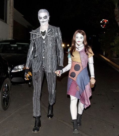 Jack And Sally Costumes, Sally Halloween Costume, Cute Couples Costumes, Sally Costume, Spooky Halloween Costumes, Matching Halloween Costumes, Halloween Coustumes, Duo Halloween Costumes, Couples Halloween Outfits