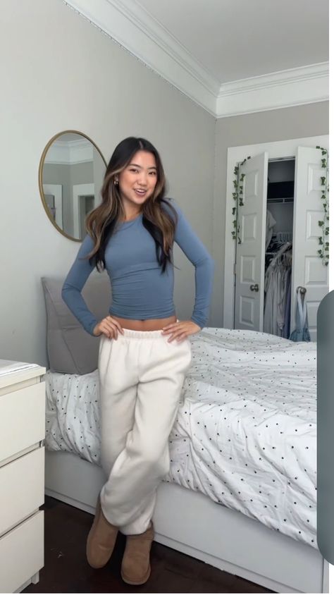 Cozy Clean Girl Outfits, Clean Girl Comfy Outfit, Leggings Fit For School, Lauren Kim Outfits, Comfy School Fits, Not Basic Outfits, Demetra Outfits, Lauren Kim, Cute Fall Outfit Ideas