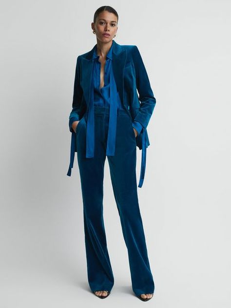 Tess Daly Blue Velvet Suit Strictly Come Dancing Week 2 2023 – Fashion You Really Want Flared Suit, Blue Velvet Suit, Blue Velvet Pants, Interview Suits, Ladies Trouser Suits, Velvet Flares, Alt Style, Velvet Suit, Velvet Trousers