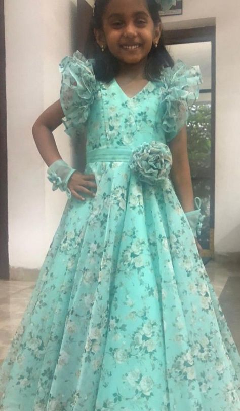 Floral Long Frocks For Kids, Long Frocks For Girls Party, Long Frock Models For Kids, Kids Long Frocks Design, Baby Long Frocks Designs, Kids Long Frocks Design Latest, Organza Frocks For Kids, Baby Long Frock, Modern Party Wear