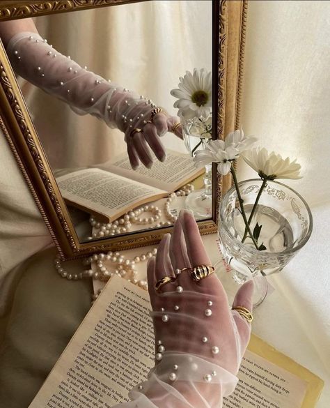 Gold Jewelry, A Woman, Gloves, Reading, Mirror, Lace, Gold, White