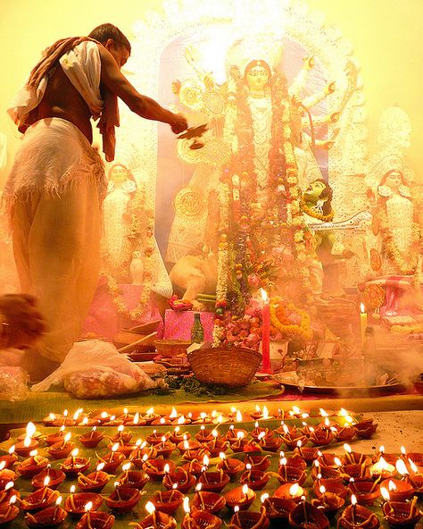 A Priest offering prayers to the Goddess Durga. The Hindus believe Durga comes to protect the world and all God's children.  A prayer or mantra to honor Durga is: Om Dum Durgaye Namaha. Hindu Idols, Durga Puja Kolkata, Navratri Puja, Amazing India, Festivals Of India, Goddess Durga, India Culture, Kali Goddess, Devi Durga