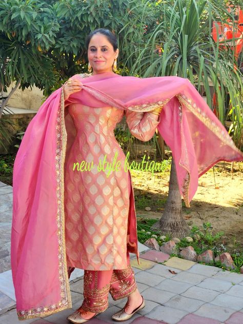 Brocket Suit Design, Bridal Suits Punjabi Sikh Bride, Brocket Suit, Dupatta Designs Ideas, Bandhani Suit, Heavy Suits, Punjabi Wedding Suit, Suits 2023, Sikh Bride