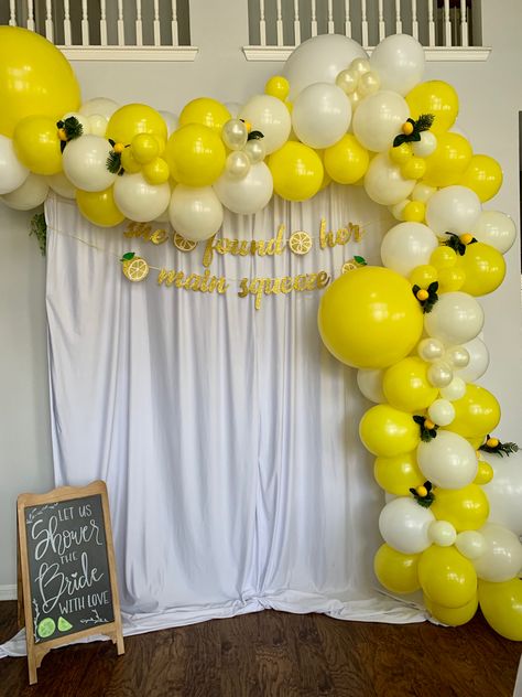 Main Squeeze Bridal Shower #BridalShower #Lemon #Yellow #BallonGarland #MainSqueeze She Found Her Main Squeeze Balloon Arch, Themed Balloon Garland, She Found Her Main Squeeze, Found Her Main Squeeze, Bridal Shower Backdrop, Main Squeeze, Balloon Arch, Lemon Yellow, Balloon Garland