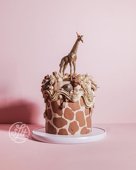 Celebrations got extra wild with this custom giraffe cake! 😂🦒🎂 Head over to our link in bio to send us your custom request for your next… | Instagram Giraffe Print Cake, Zoo Cake Ideas, Giraffe Cake Birthday, Giraffe Birthday Cakes, Zoo Cake, Wild One Cake, Giraffe Cake, Giraffe Party, Animal Print Cake