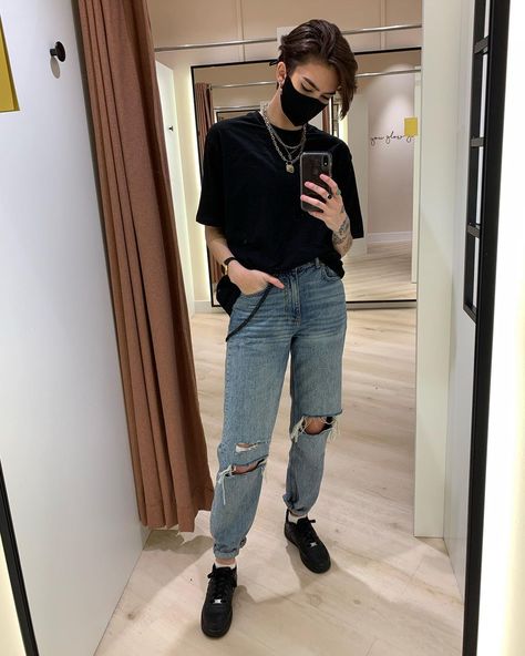 Cute Enby Outfits, Androgynous Women Aesthetic, Non Binary Fashion Androgynous Style, Non Binary Style, Genderfluid Outfit Ideas, Non Binary Outfit Ideas, Ingrid Elida, Lesbian Fashion Tomboy, Nonbinary Style