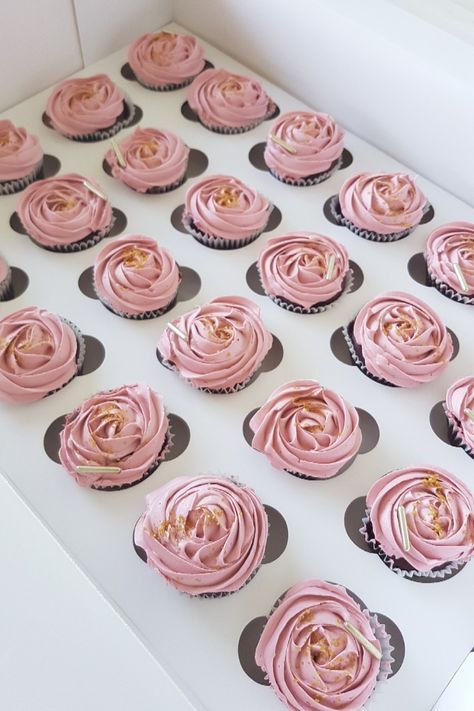 Rose gold cupcakes Rose Gold Cupcakes, Rose Gold Birthday Cake, 30th Birthday Cake For Women, 40th Birthday Cake For Women, Birthday Cupcakes For Women, Sweet 16 Cupcakes, Rose Gold Wedding Cakes, Rose Gold Cake, Cupcakes Birthday