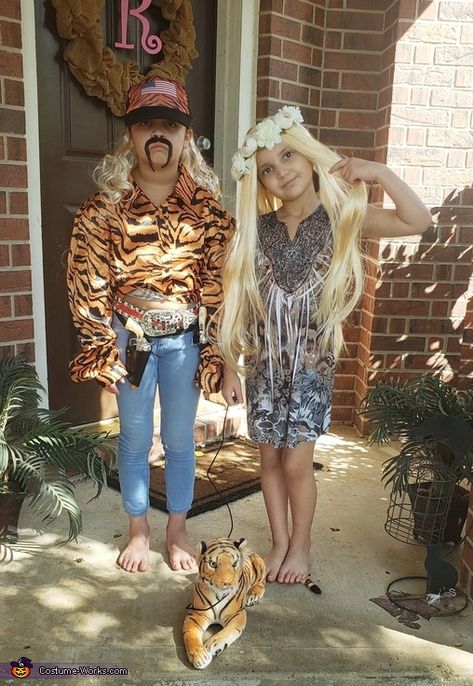 Carol Baskin Costume, It Captions, Carole Baskin Costume, Joe Exotic Costume, Mommy Halloween, Carol Baskin, Carole Baskin, Joe Exotic, Homemade Costume