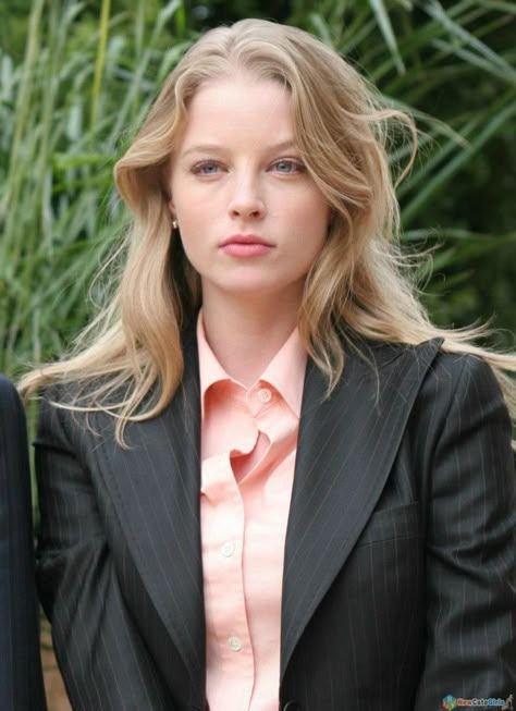 Criminal Minds Police Outfit, Female Movie Stars, Rachel Nichols, Blonde Women, Black Blazer, Blazer Outfits, Movie Stars, Blonde, Actresses