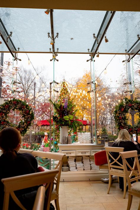 10 Best Christmas-Decorated Restaurants in New York City (Local's Guide) Nyc Christmas Restaurants, New York Christmas Restaurants, Ny Christmas, New York City Restaurants, New York Rooftop, Christmas In Nyc, Christmas Nyc, Restaurants In New York City, New York City Christmas