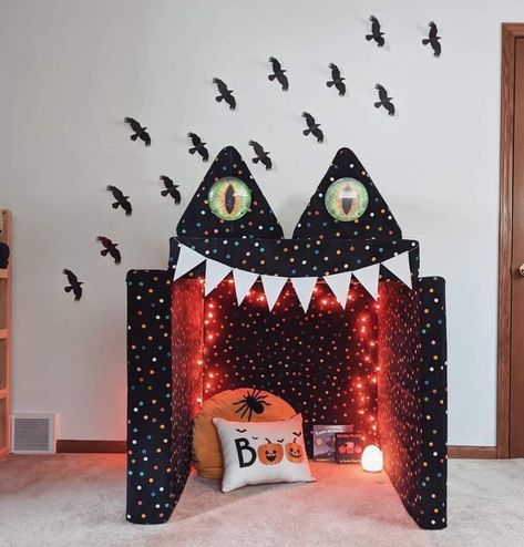 Montessori Play Room, Nugget Builds, Halloween Craft Treats, Cardboard Box Houses, Play Couch, Baby Playroom, Kids Playroom Decor, Toddler Play, Toy Rooms