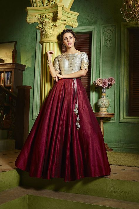 Anarkali Salwar Suits, Maroon Lehenga, Indian Kurtis, Maroon Skirt, Indian Wedding Gowns, Simple Lehenga, Anarkali Salwar, Lehenga Designs Simple, Lehnga Dress