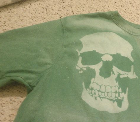 stencil and bleach shirt Green Bleached Shirt, Bleach Tshirt Designs Y2k, Skull Bleach Shirt, Bleach Pants Ideas, Bleach Art Shirts, Black Bleached Shirt, Diy Clothes Bleach, Bleached Clothes, Bleaching Shirts