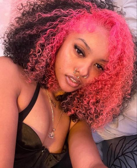 Draculaura Hair Curly, Faux Hawk Haircut, Draculaura Hair, Hawk Haircut, Short Dyed Hair, Haircut Design, Hair Styles Ideas, Pink And Black Hair, Dyed Curly Hair