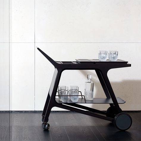 Too - Low tables and trolleys - Giorgetti Cocktail Trolley, Bar Cart Design, Trolley Table, Food Trolley, Wine Cart, Wine Holder, Modern Bar, Low Tables, Saddle Leather