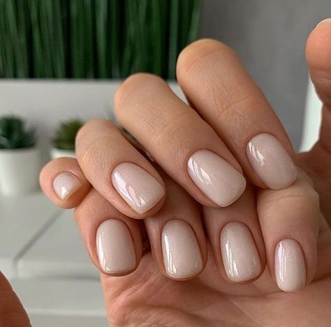 Maria | writer•artist•traveler (@mermused) • Instagram photos and videos Unghie Nail Art, Milky Nails, Nude Nail Designs, Minimal Nails, Shellac Nails, Neutral Nails, Classy Nails, Chic Nails, Short Acrylic Nails