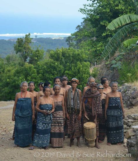 Austronesian People, Indonesian Culture, Asian Textiles, Woven Textiles, Hand Woven Textiles, Weaving Textiles, The Eighth Day, Fabulous Fabrics, Naturally Dyed