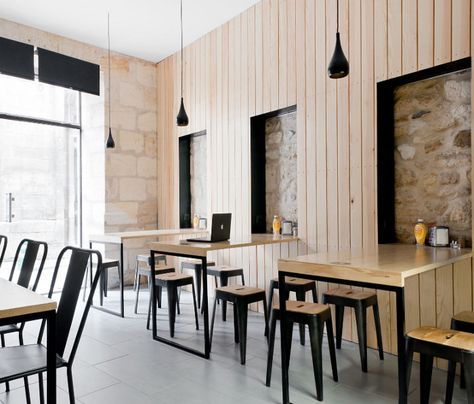 Restaurant Bordeaux : O’PETIT EN’K par le Studio Hekla Cafe Design Inspiration, Restaurant Counter, Restaurant Design Inspiration, Coffee Shops Interior, Cafe Style, Hotel Interiors, Retail Interior, Plywood Furniture, Design Del Prodotto