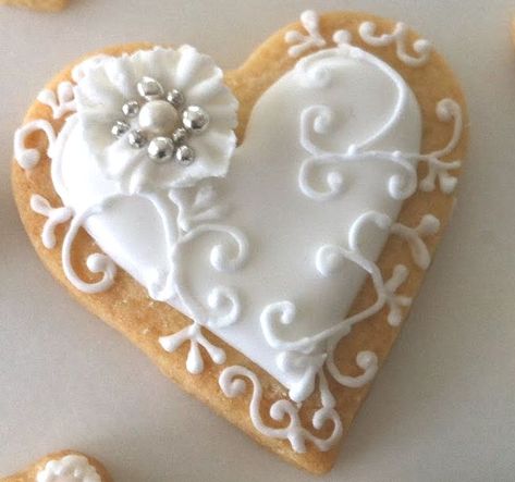 Cookies Cupcake, Heart Cookie, Torte Cupcake, Valentines Day Cookies, Pretty Cookies, Fancy Cookies, Creative Cookies, Beautiful Cookies, Cookie Inspiration