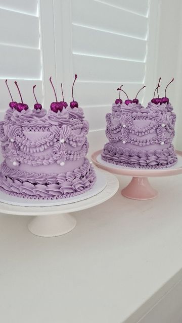 Vintage Cake Aesthetic Purple, Purple Layer Cake, Purple Lambeth Cake, Purple Vintage Heart Cake, Lilac Vintage Cake, Lavender Vintage Cake, Glitter Cherry Cake, Two Cakes Side By Side, Purple Cake Designs