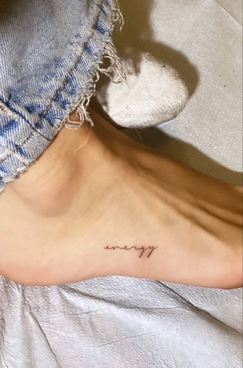 Lennon Stella, Tattoo Foot, Text Tattoo, Maddie Ziegler, Dainty Tattoos, Elegant Tattoos, Hand Tattoo, Ankle Tattoo, Foot Tattoos