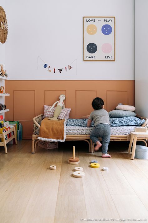 Terracotta Nursery Boy, Scandinavian Childrens Room, Children’s Room, Terracotta Baby Room, Orange Room Ideas, Orange Kids Bedroom, Japandi Kids Room, Orange Kids Room, Kids Room Colors