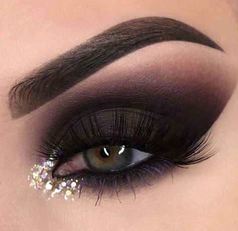 ♛ThisQueenC♛ Machiaj Smokey Eyes, Winter Eye Makeup, Makeup Cantik, Mekap Mata, Shimmer Eye Makeup, Make Up Designs, Makeup Tip, Eyeshadow Ideas, Melt Cosmetics