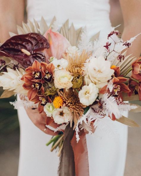 The wedding bouquet was a textural one, with lots of various blooms and dried leaves Palm Springs Wedding, Fall Wedding Flowers, Wedding Flower Arrangements, Green Wedding Shoes, Wedding Candles, Boho Vintage, Green Wedding, Bohemian Chic, Chic Wedding