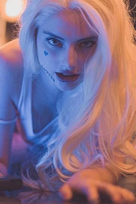 Harley Quinn, A Woman, Books Wattpad, Wattpad, Laptop, Makeup, Books, Hair, White