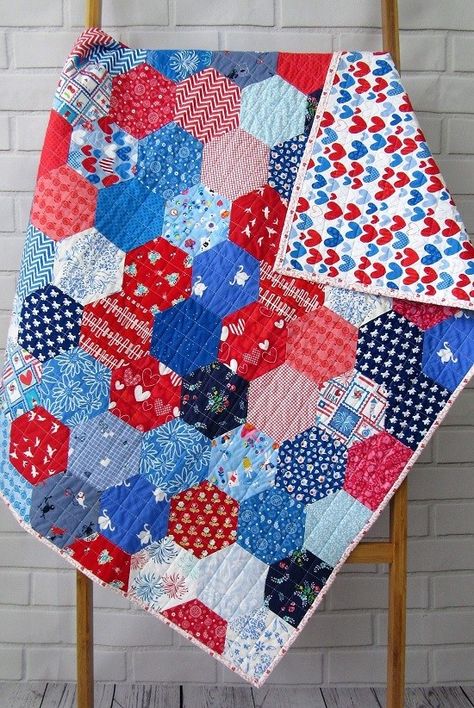 Hexagon Quilt Tutorial, Hexie Quilts Patterns, Baby Quilt Size, Hexagon Quilt Pattern, History Of Quilting, Hexagon Patchwork, Hexagon Quilts, Hexie Quilt, Modern Baby Quilt