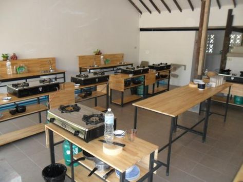 Individual Cooking Stations Cooking Classroom Design, Culinary Classroom Design, Cooking Class Kitchen Design, Wok Cooking Station, Cooking School Interior, Cooking Classes Design, Cooking School Design, Teaching Kitchen, Cooking School Kitchen