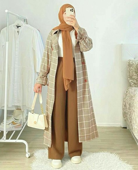 Modern Muslim Women Fashion, Modest Winter Outfits Muslim, Modest Winter Outfits, Muslim Outfits Casual, Iranian Women Fashion, Stylish Short Dresses, Hijabi Fashion Casual, Muslim Women Fashion, Winter Fashion Outfits Casual