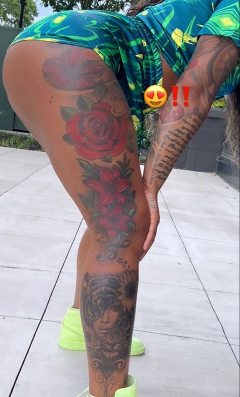 Tattoo Ideas Black Women Thigh, Pretty Tattoos For Women Leg, Leg Tattoo Black Women, Baddie Tattoo Ideas Female Leg, Thigh Tattoos Black Women, Baddie Thigh Tattoos, Pretty Thigh Tattoos, Black People Tattoos, Cute Thigh Tattoos