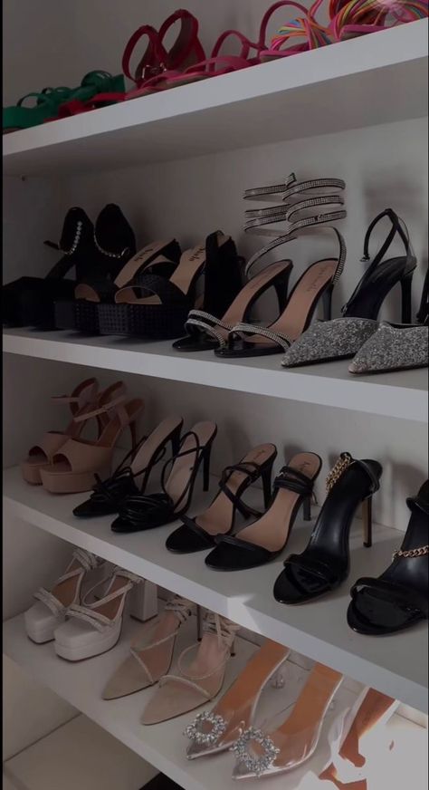 Heels Collection Closet, Heels Closet, Paper Bag Design, Heels Aesthetic, Snap Streak Ideas Easy, Closet Layout, Cute Shoes Heels, Shoes Heels Classy, Classy Shoes