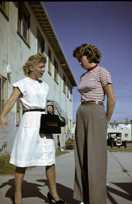 1940s Pants Women, Casual 1940s Outfits, 1940s Casual Fashion, 1940s Fashion Women, 1940s Women, 1940s Woman, 1940s Outfits, Found Photos, Fashion 1940s