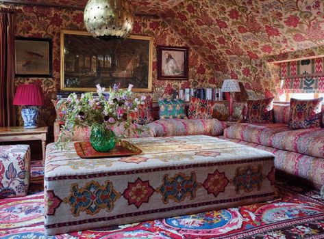 Rita Konig Interiors, Smallest House, Rifat Ozbek, Eccentric Decor, Grandmillennial Style, Pierre Frey Fabric, Style Anglais, British Interior, London Interior