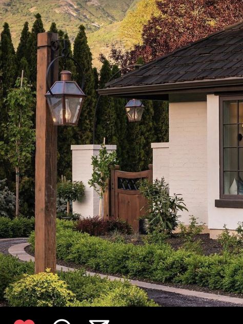 Exterior Lamp Post Light Fixtures, Cedar Light Post, Driveway Lights Entrance, Front Yard Light Post Landscaping, Hardscape Ideas Front Yard Entrance, Long Driveway Lighting Ideas, Light Post Landscaping, Front Yard Lighting, Cabin Porches