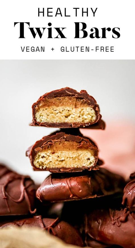 These healthy Twix bars are vegan, gluten-free – made with an almond flour crust and a date caramel filling. They taste like the real deal and are sure to satisfy your candy craving! Gluten Free Twix Bars, Healthy Twix Bars, Gluten Free Twix, Almond Flour Crust, Twix Bars, Date Caramel, Refined Sugar Free Recipes, Caramel Filling, Twix Bar