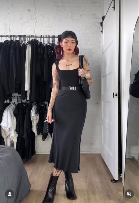 Chic Goth Aesthetic, Fancy Goth Aesthetic, Alternative Fashion Office, Comfy Goth Aesthetic, Clean Gothic Outfits, All Black Alternative Outfit, Classy Goth Fashion, Subtle Goth Aesthetic, All Black Clothes Aesthetic