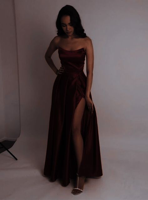 Prom Dress With Gloves, Maroon Formal Dress, Prom Dresses Maroon, Maroon Prom Dress, Prom Dress Pictures, Dress With Gloves, Prom Dress Inspo, Fitted Prom Dresses, Hollywood Dress