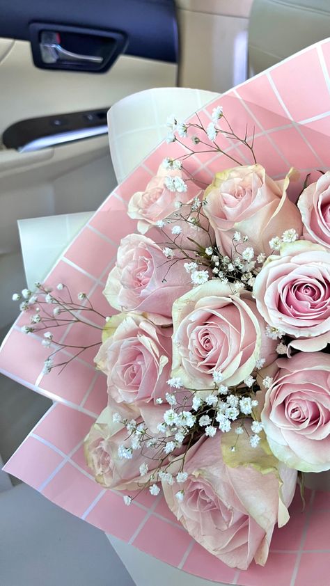 Flowers Aesthetic Roses, Luxury Flower Bouquets, Prettiest Bouquet, Aesthetic Roses, Flowers Bouquet Gift, Nothing But Flowers, Cute Flower Wallpapers, Flowers Aesthetic, Flower Therapy