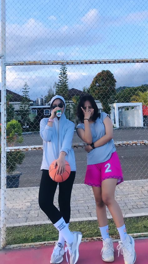 Outfit Jogging Hijab, Ootd Jogging, Dress Natal, New Photo Download, Jersey Outfit, Ootd Hijab, Semarang, Girl Body, Hijab Outfit