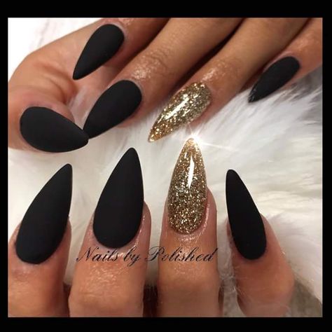 Matt Black And Gold Nails, Black And Gold Nails Almond, Matte Black And Gold Nail Ideas, Black And Gold Almond Nails, Black And Gold Nails Medium, Matte Black Nails With Gold Tips, Black And Golden Nails, Nails Black Gold Glitter, Black Nails Gold Tips